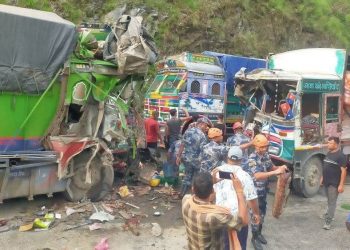 दुईवटा ट्रक एकआपसमा ठोक्किंदा सात जना घाइते