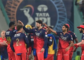 सनराइजर्ससँग ४२ रनले पराजित भयो आरसीबी