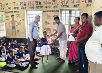 वडा अध्यक्ष यादवले आफ्नी छोरीलाई वडा ३० को सरकारी  विद्यालयमा भर्ना गराए