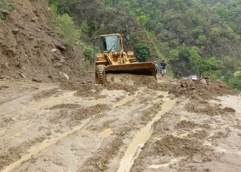 बाढीपहिरोबाट देशभरका सात राजमार्ग पूर्णरूपमा  अवरुद्ध