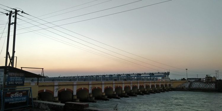 महाकालीमा पानीको बहाव बढ्यो, शारदा ब्यारेजमा चारपाङ्ग्रे गाडी चलाउन रोक