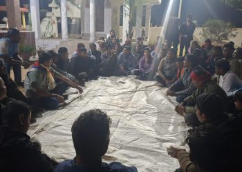 बिरगंज ३१ का बुद्धिजीवीहरुको समुहले पार्टी प्रवेश नगरिकनै घण्टीमा मतदान गर्ने भद्र सहमती ।