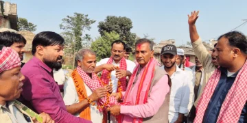 पर्सा–२ का कांग्रेस उम्मेदवार अजयकुमार चौरसियाले घरदैलो गर्दै मतदातासँग संवाद