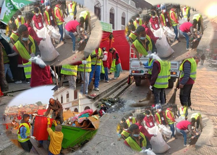 महाशिवरात्रीमा थुप्रिएका फोहोरमैला सफागर्दै सफाईकर्मीहरु