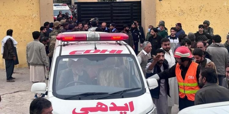 पाकिस्तानमा मस्जिदमा भएको विस्फोटमा कम्तीमा ३१ जनाको ज्यान गयो