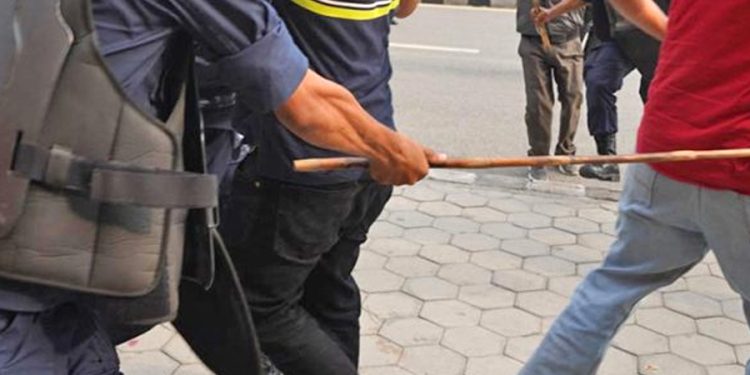 सुनसरीमा कांग्रेस–रास्वपा कार्यकर्ता बीच झडप,प्रहरीले गर्यो लाठीचार्ज