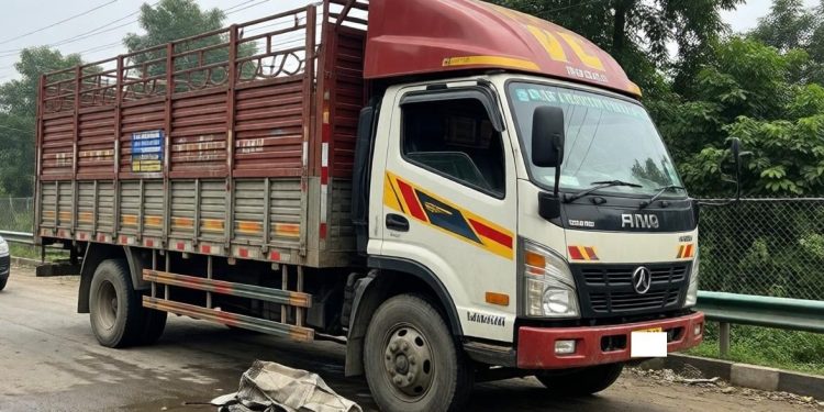 मकवानपुर हेटौँडामा दुर्घटना गराएर भागेको ट्रक वीरगन्जमा नियन्त्रणमा