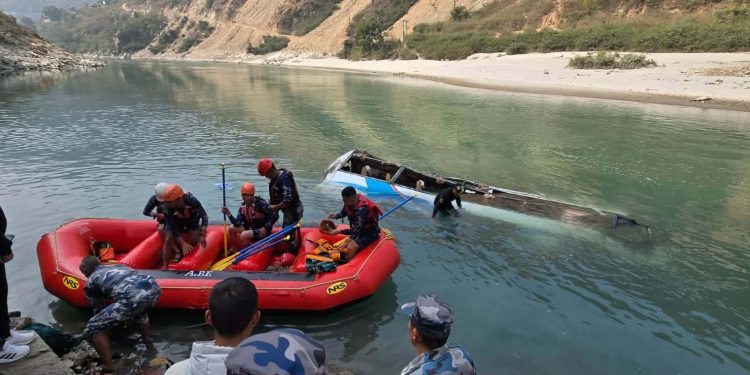 रामेछापमा बस दुर्घटना अपडेट : ९ जनाको मृत्यु, ८ घाइते