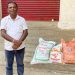 विपन्न परिवारलाई रास्वपाका युवा नेता बृजेश्वर चौधरीद्वारा खाद्यान्न सामग्री सहयोग