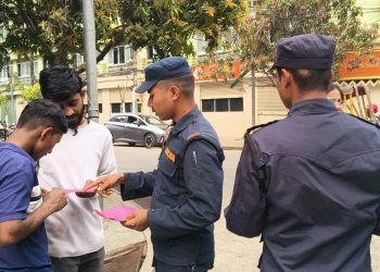 आदर्शनगरमा लैंगिक हिंसा विरुद्ध जनचेतना अभियान, सर्वसाधारणलाई पर्चा वितरण