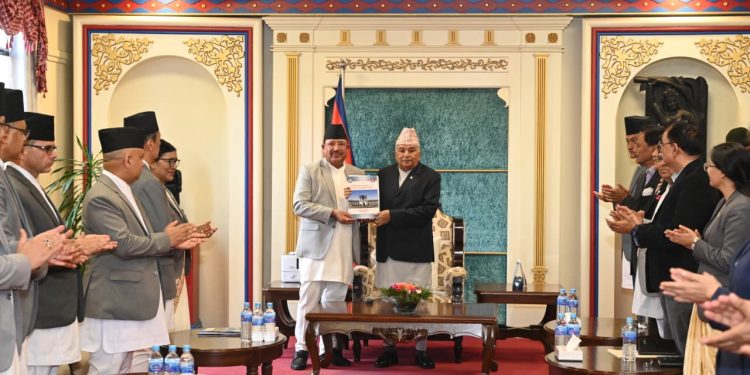 राष्ट्रपतिसमक्ष प्रतिनिधिसभा निर्वाचनको प्रतिवेदन पेश