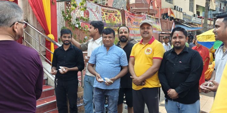 गहवा माई मन्दिरमा महाआरतीको दोस्रो दिन: भक्तजनलाई प्रसाद वितरण, श्रद्धालुहरूको उल्लेख्य सहभागिता