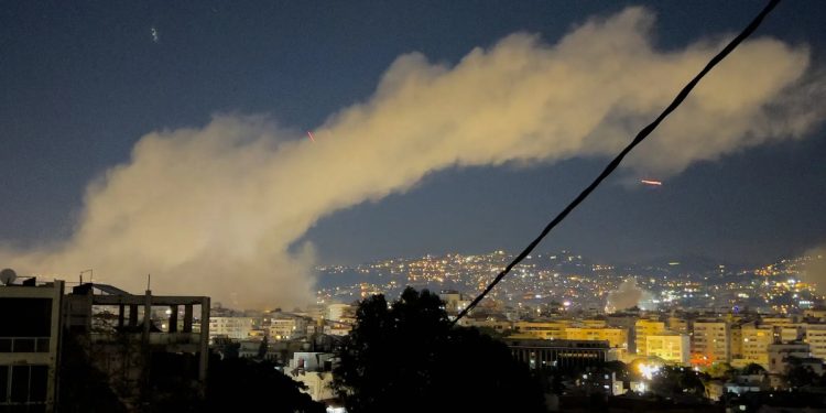 लेबनानमा झडप चर्किँदै: हवाई आक्रमण र गोलीबारीमा २६ जनाको मृत्यु