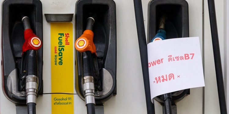 विश्व बजारमा तेलको मूल्य घट्यो, आपूर्ति वृद्धि र उच्च भण्डारण मुख्य कारण