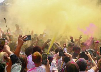तराईमा हर्षोल्लासपूर्वक मनाइँदै होली पर्व