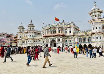 नयाँ वर्ष २०८३ मा जनकपुरधाममा भक्तजनको घुइँचो, धार्मिक पर्यटनमा उत्साह