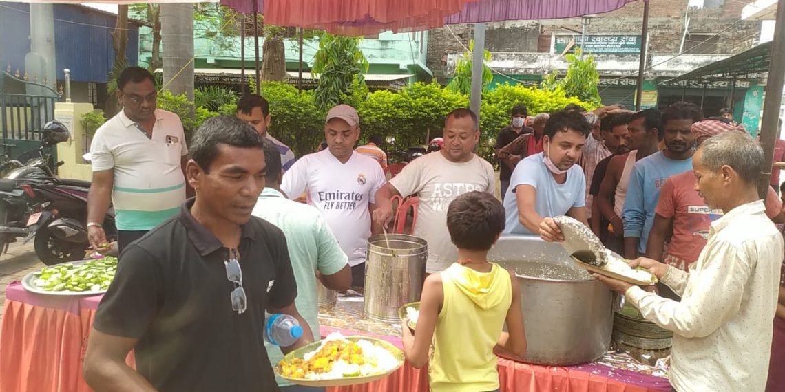 वीरगन्ज समाज सेवा द्वारा नारायणी अस्पतालमा साप्ताहिक निशुल्क भोजन कार्यक्रमको निरंतरता , तेस्रो वर्षमा प्रवेश ।