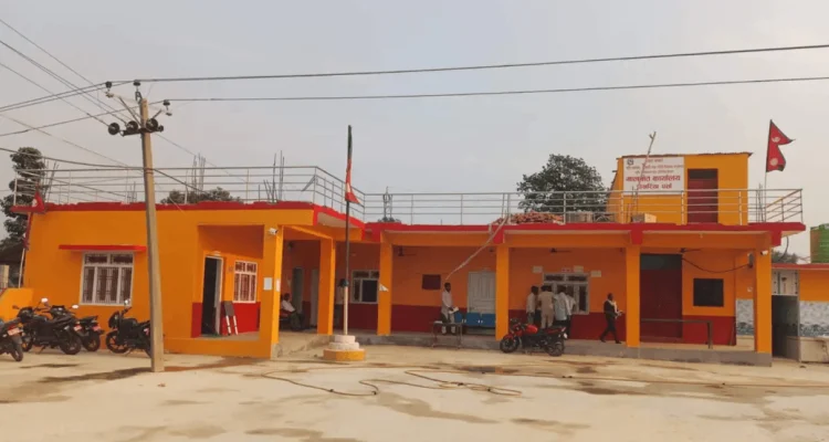 पोखरियामा मालपोत कार्यालयबाट तीन बिचौलिया पक्राउ