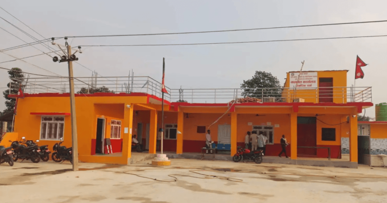 पोखरियामा मालपोत कार्यालयबाट तीन बिचौलिया पक्राउ