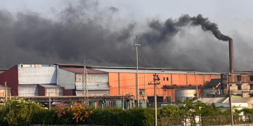 जगदम्बा स्टिलको कालो धुवाँले स्थानीय आक्रोशित, स्वास्थ्य र वातावरणमा गम्भीर असर