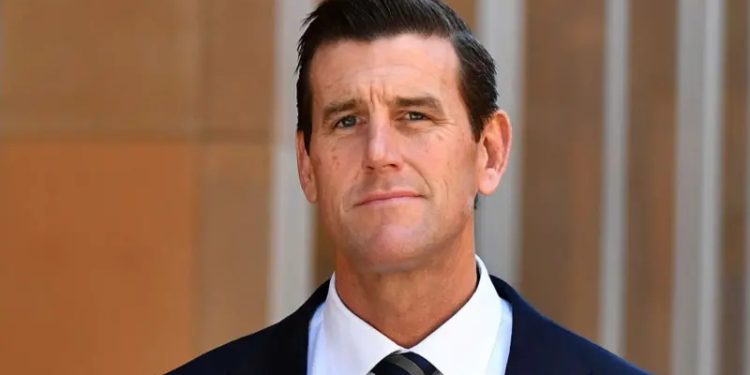 भिक्टोरिया क्रसबाट सम्मानित अष्ट्रेलियाली सैनिक पक्राउ, युद्ध अपराधको आरोप