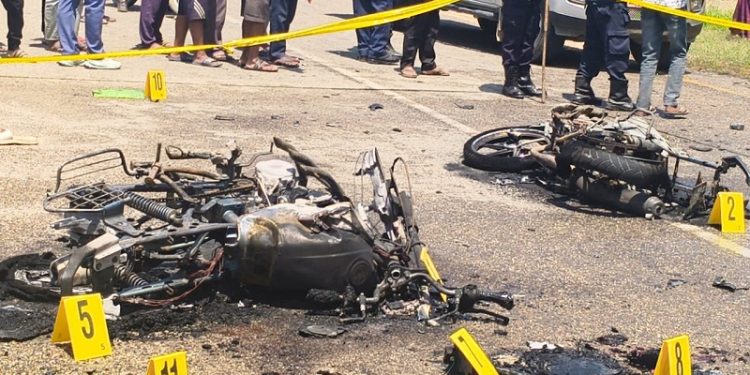 महाेत्तरीमा माेटरसाइकल दुर्घटना : ज्यान गुमाउने र घाइतेकाे परिचय खुल्याे