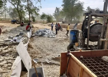 गण्डक नहरको तिलाबे खोलामा निर्माणाधीन बेलीब्रिज सुस्त गतिमा, तोकिएको समयमै सम्पन्न हुनेमा अन्योल