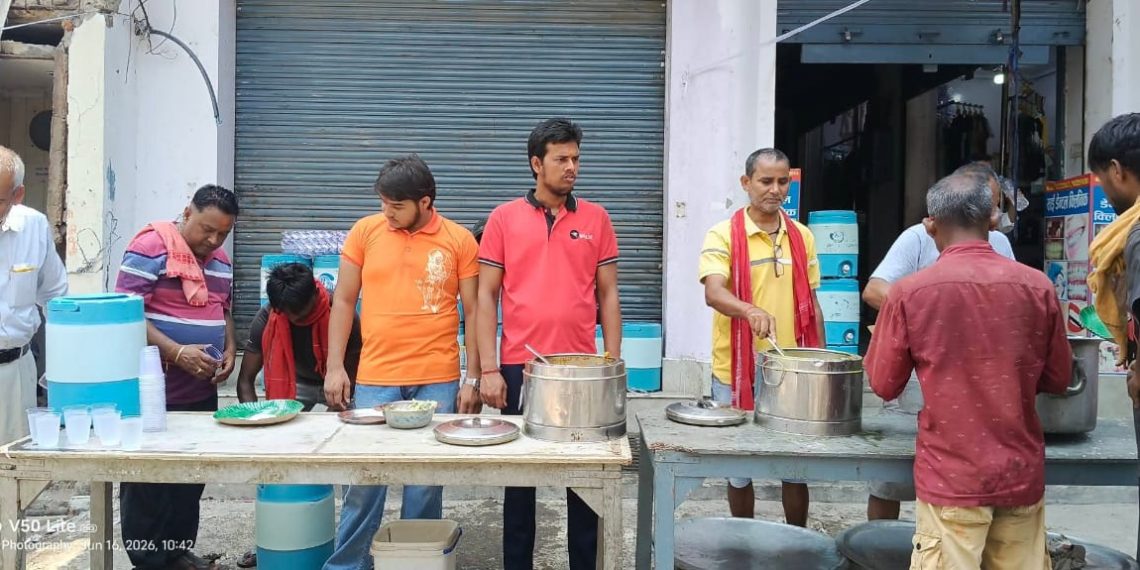 जेयष्ठ मंगलवारको अवसरमा सद्भाव साप्ताहिक भोजन सेवा द्वारा महाविर मन्दिरमा भोजन एवं चिसो सर्बत वितरण कार्यक्रम सफलतापूर्वक सम्पन्न ।