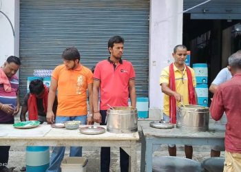जेयष्ठ मंगलवारको अवसरमा सद्भाव साप्ताहिक भोजन सेवा द्वारा महाविर मन्दिरमा भोजन एवं चिसो सर्बत वितरण कार्यक्रम सफलतापूर्वक सम्पन्न ।