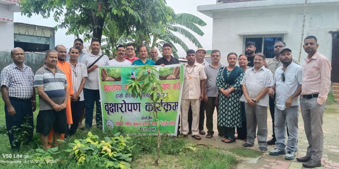 शैक्षिक सहिद मुकुन्द प्रसाद खनाल स्मृति प्रतिष्ठानद्वारा बिरगंज १६ मा वृक्षारोपण ।