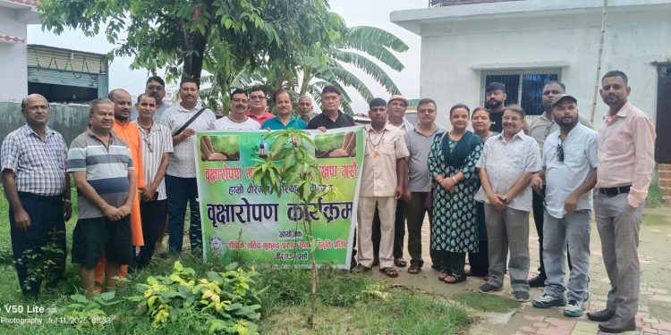 शैक्षिक सहिद मुकुन्द प्रसाद खनाल स्मृति प्रतिष्ठानद्वारा बिरगंज १६ मा वृक्षारोपण ।