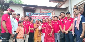 वीरगंज युवा समाजद्वारा भोटेकोशी बाढी पीडित परिवारलाई घरदैलोमै पुगेर राहत वितरण