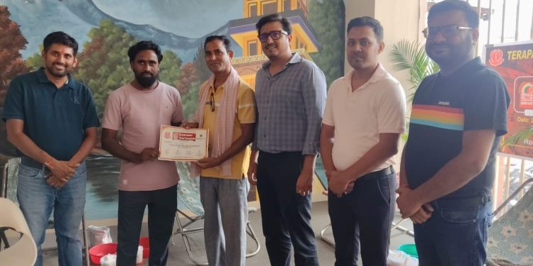 तेरापन्थ युवक परिषद बिरगंजको सप्ताहव्यापी वृहत् रक्तदान महाशृङ्खलाको निरन्तरता , राउन्ड टेबलको सहकार्यमा ८ महिला सहित ६६ जनाले गरे रक्तदान ।